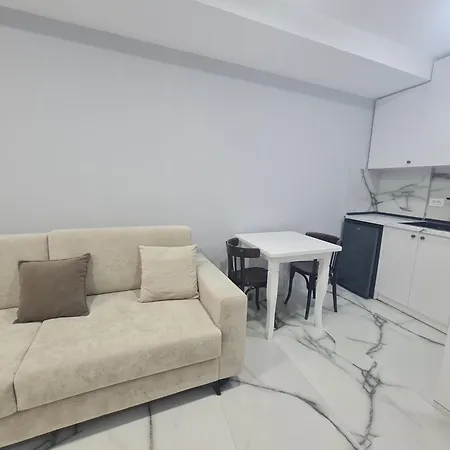 Edi 2in * Τίρανα